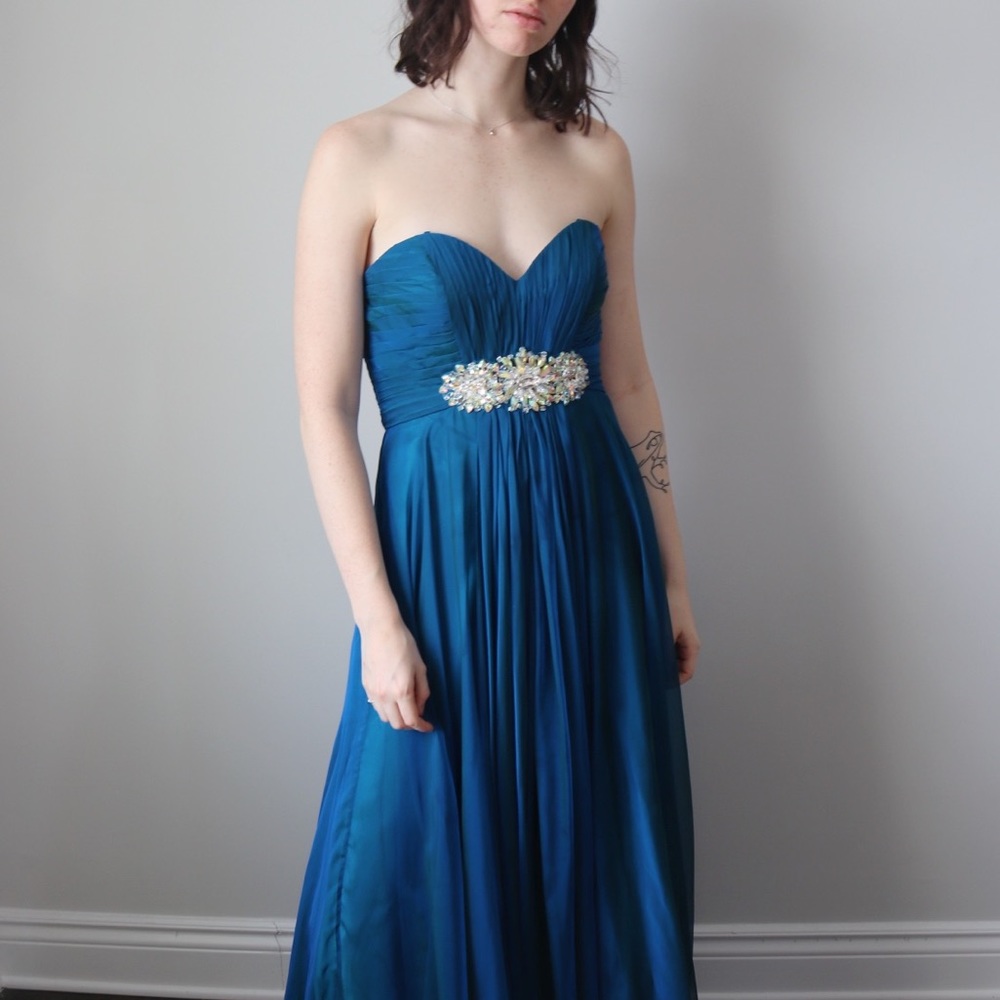 Sapphire Blue Sweetheart Cut Gown / Prom Dress
